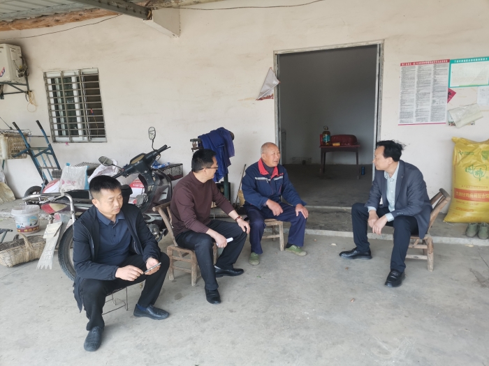 荊門分(fen)院慰問關(guān)懷包聯戶(hù)_1