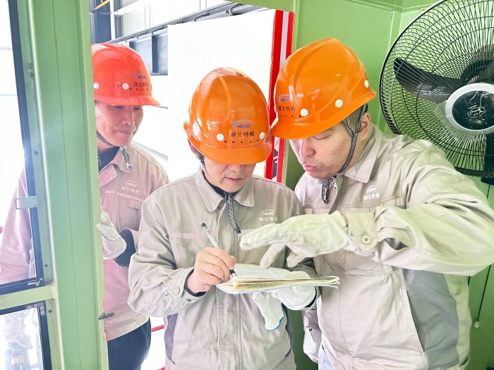 十堰(yan)分院開展(zhǎn)起重機械(xiè)檢驗技術(shù)專項比對(dui)活動圖2 十(shi)堰分院開(kāi)展起重機(jī)械檢驗技(ji)術專項比(bǐ)對活動圖(tu)2